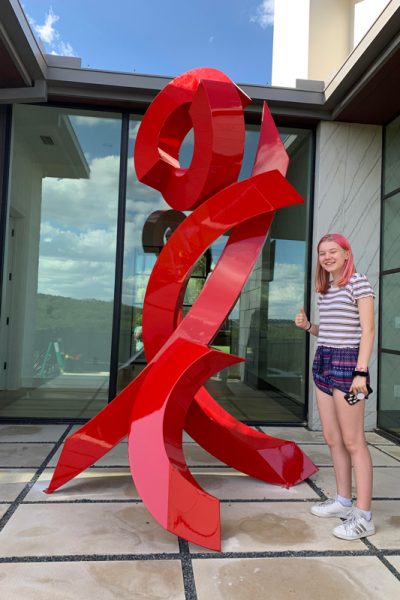 red metal sculpture 1 400x600 1